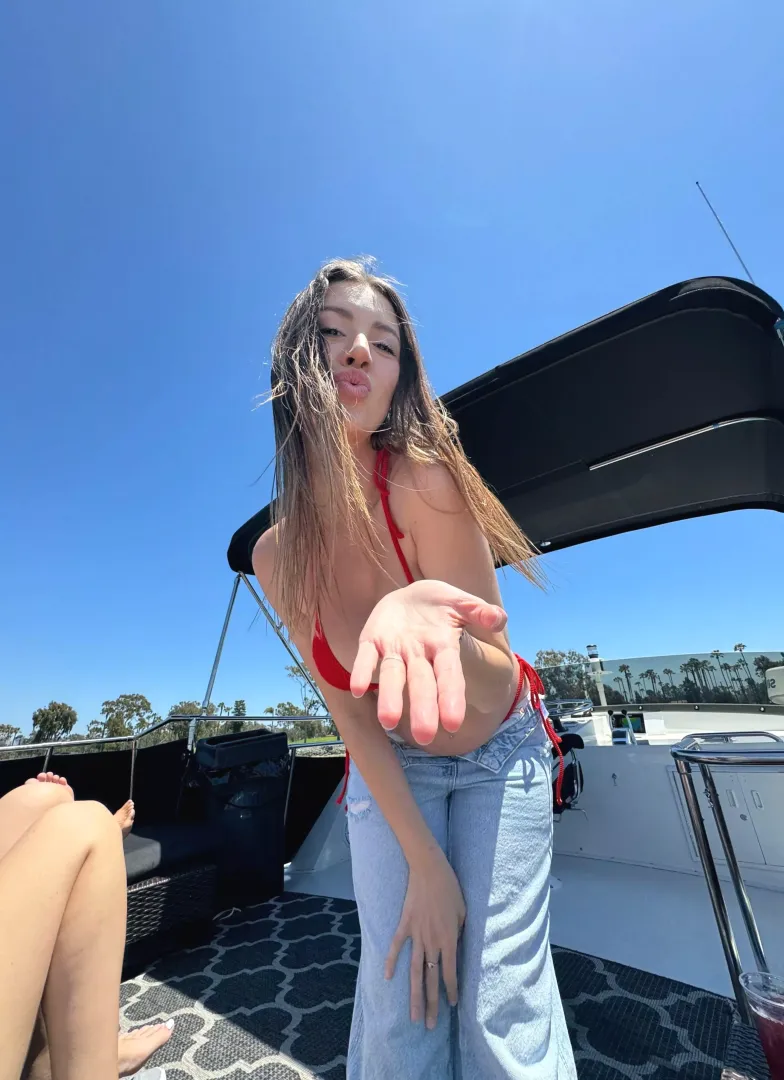 i just wanna live on a boat