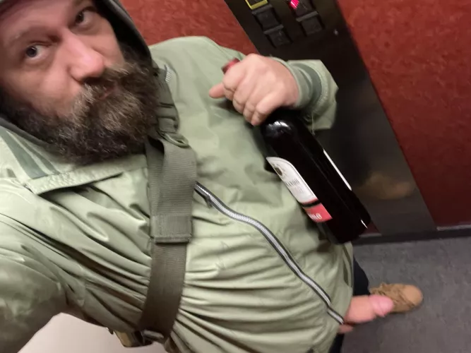 I know, I'm a bad neighbor(42)! But I'm always ready to get lost with a bottle of red wine. Will you forgive me?