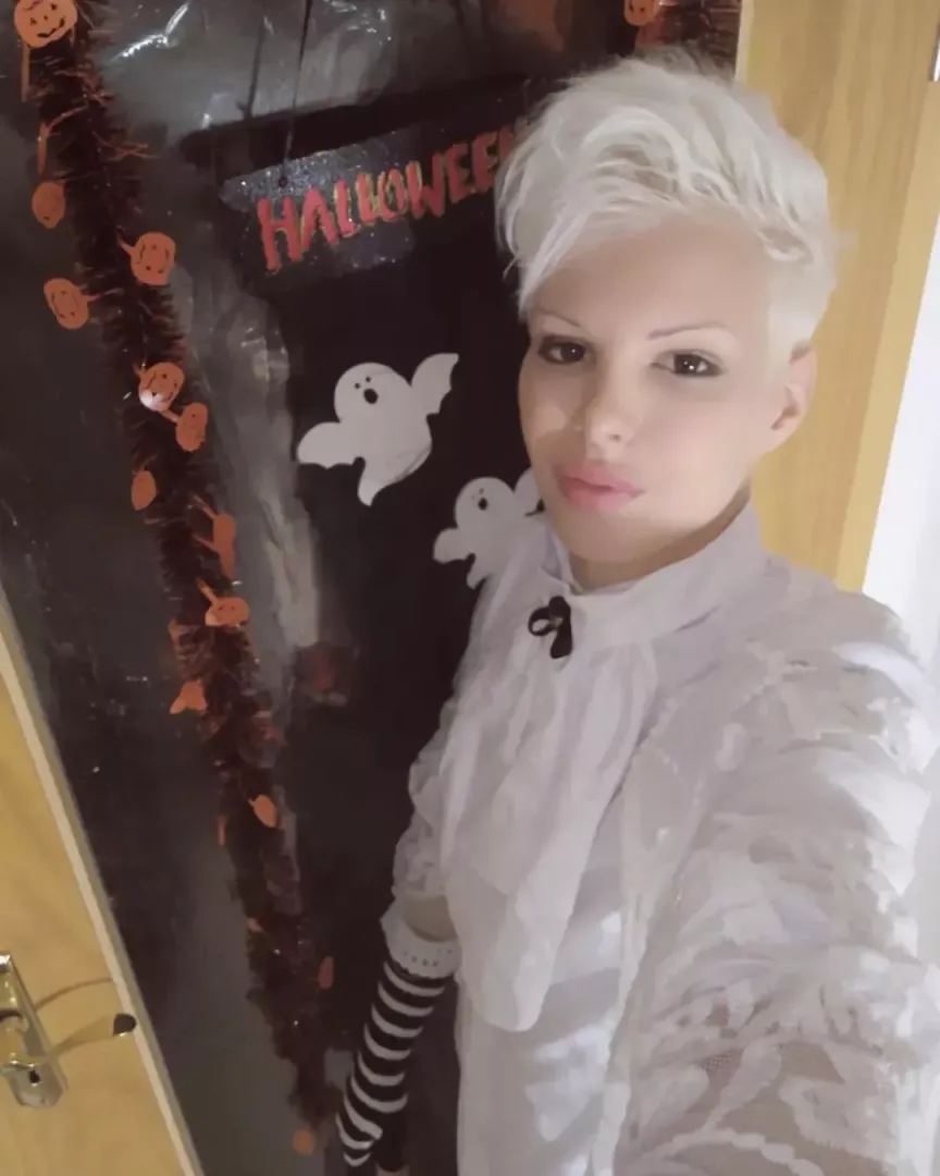 i know its christmas but i would like to show you my halloween outfit this year. 😊🎃