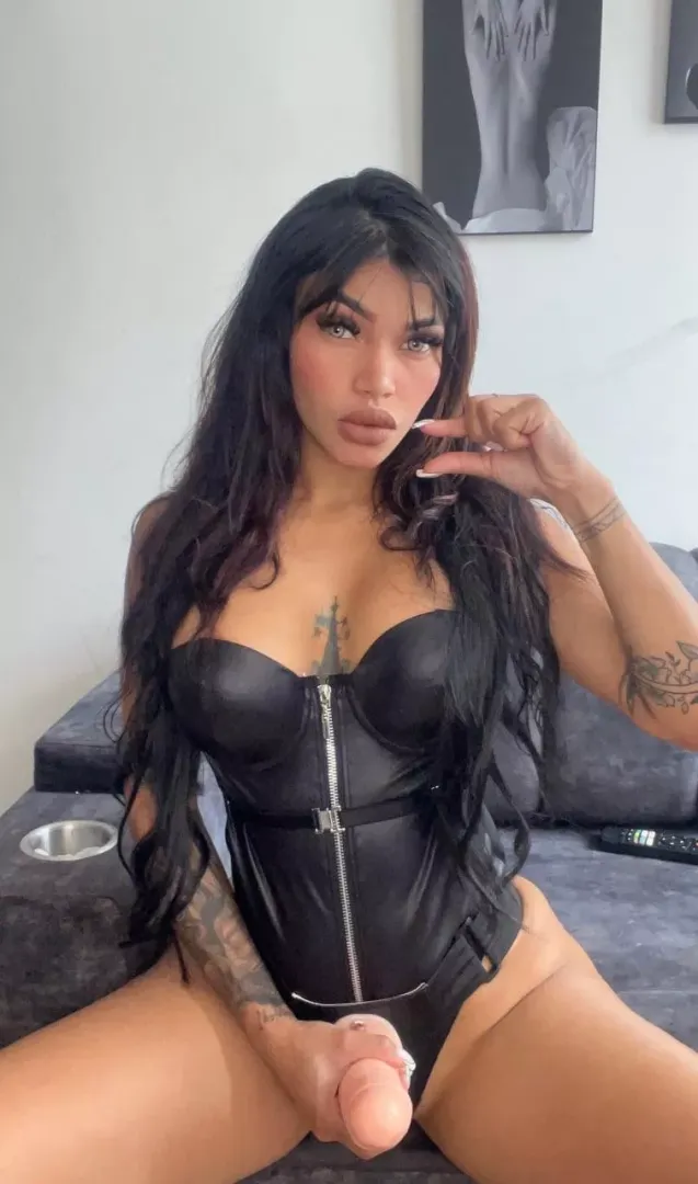 i know its hard to resist seeing me