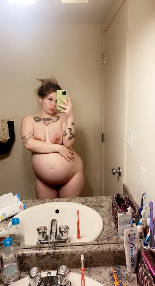I know you wanna help me rub my tummy🤤