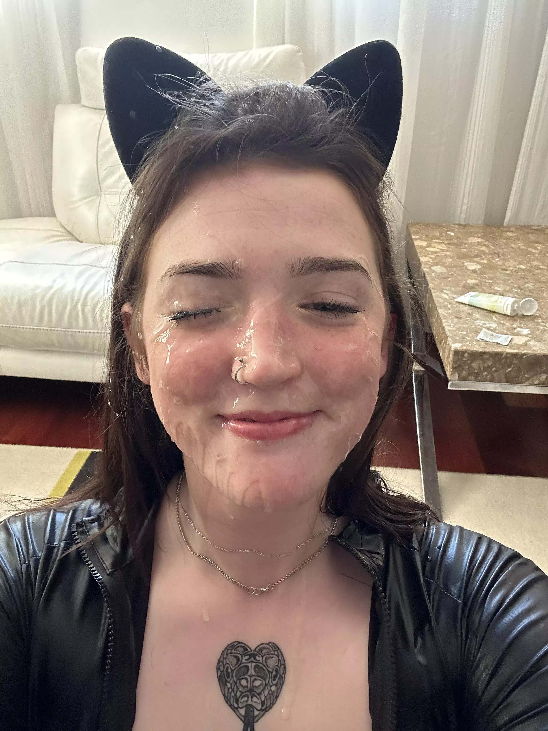 I like how my face smells every time I let the cum dry and wear it in public