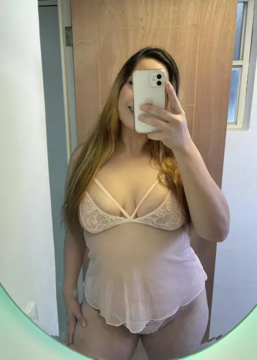 I like taking mirror selfies for you 💗