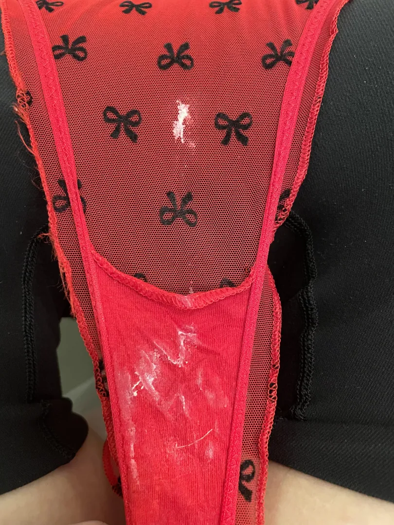 I like to start my week sexy in red and creamy