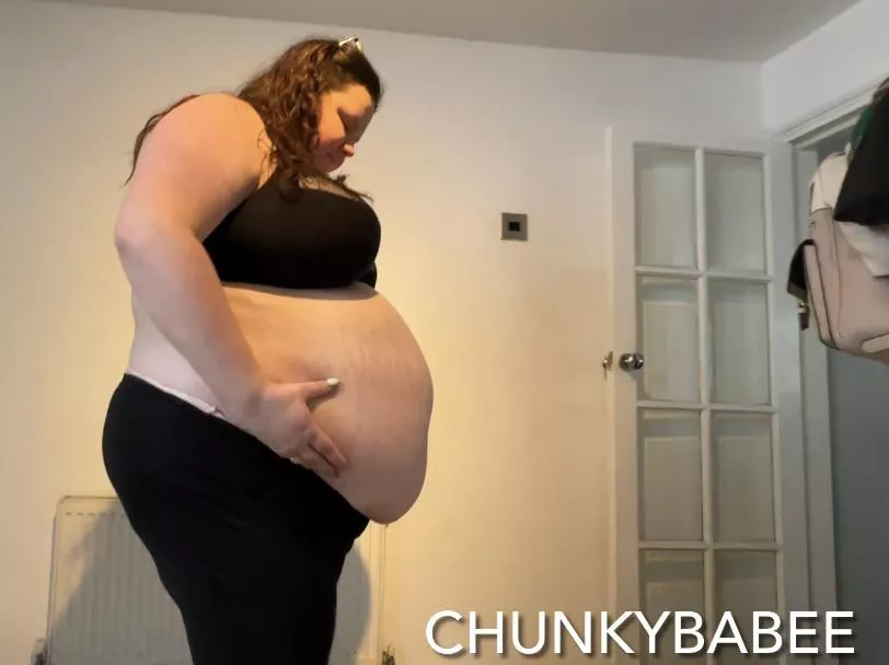 I look HUGE from the side 🥵🐷