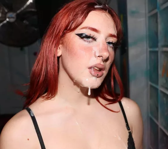 I look my prettiest when glazed in fresh cum 🫶🏻