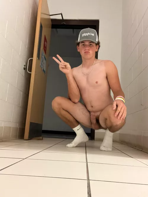 I love being in public!! 🍆✌🏻