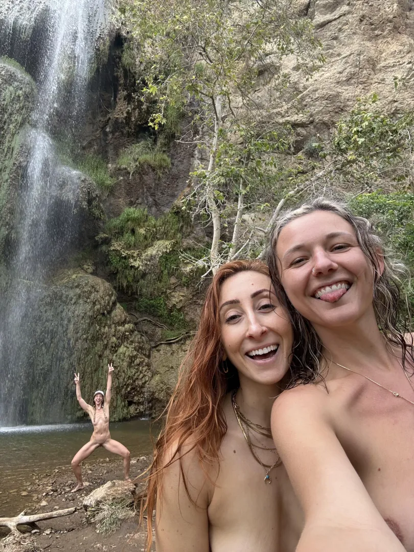 I love exploring with my hippie gal pals 