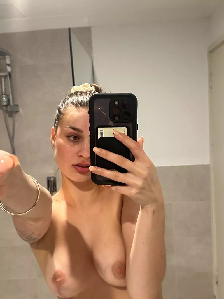 i love getting my tits out for random guys on the internet