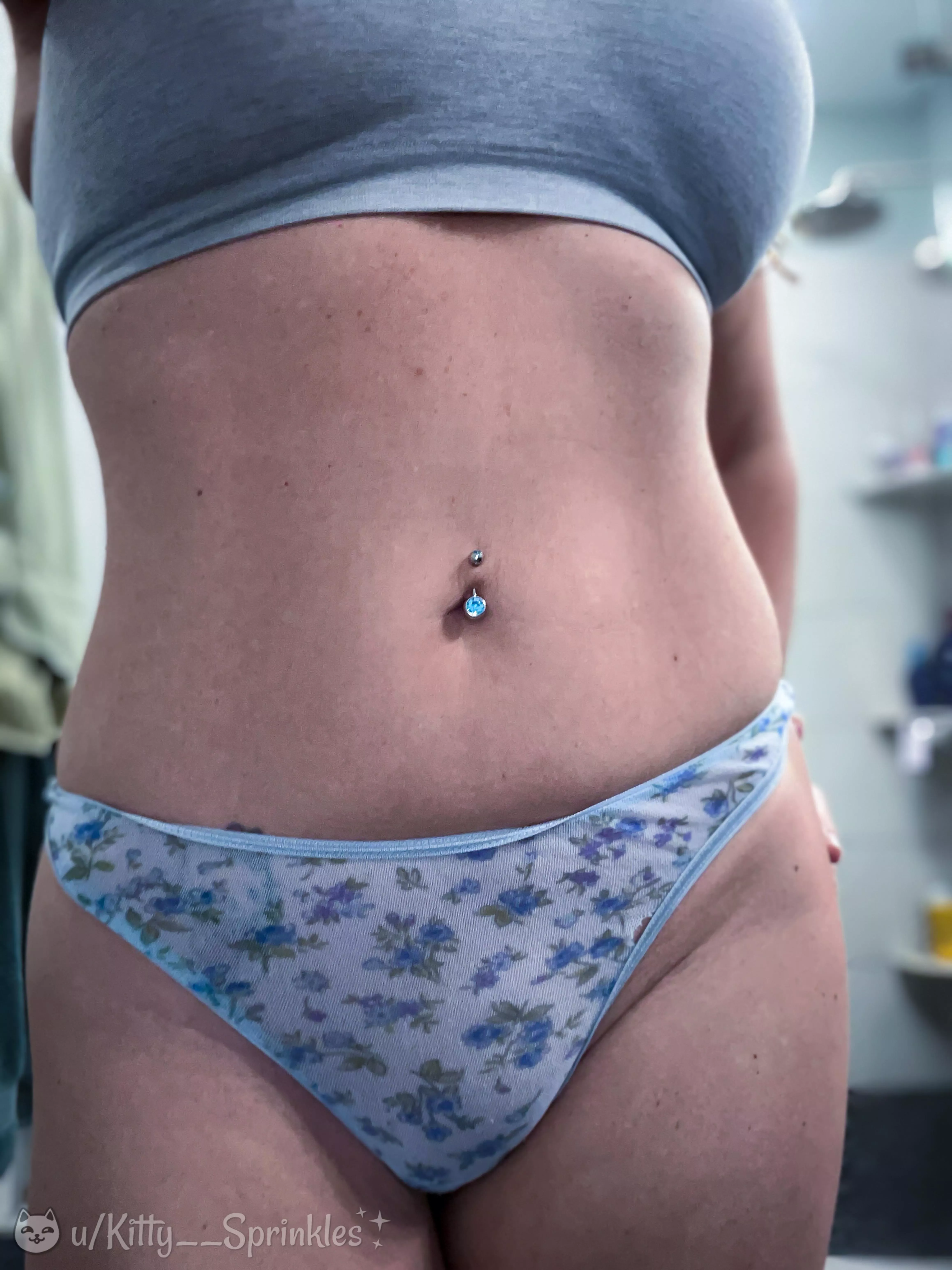 I love getting soft little kisses on my belly. (=^•^=) [f]