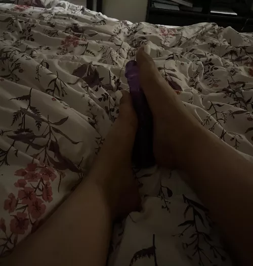 I love giving foot jobs💦