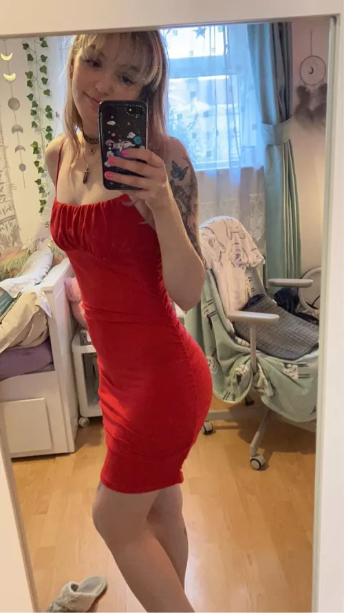 I love how confident I feel in this dress 🥰 (F)
