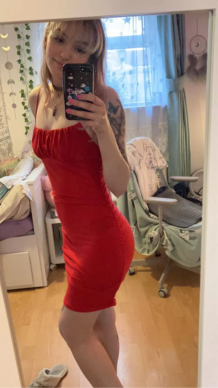 I love how confident I feel in this dress 🥰 (F)