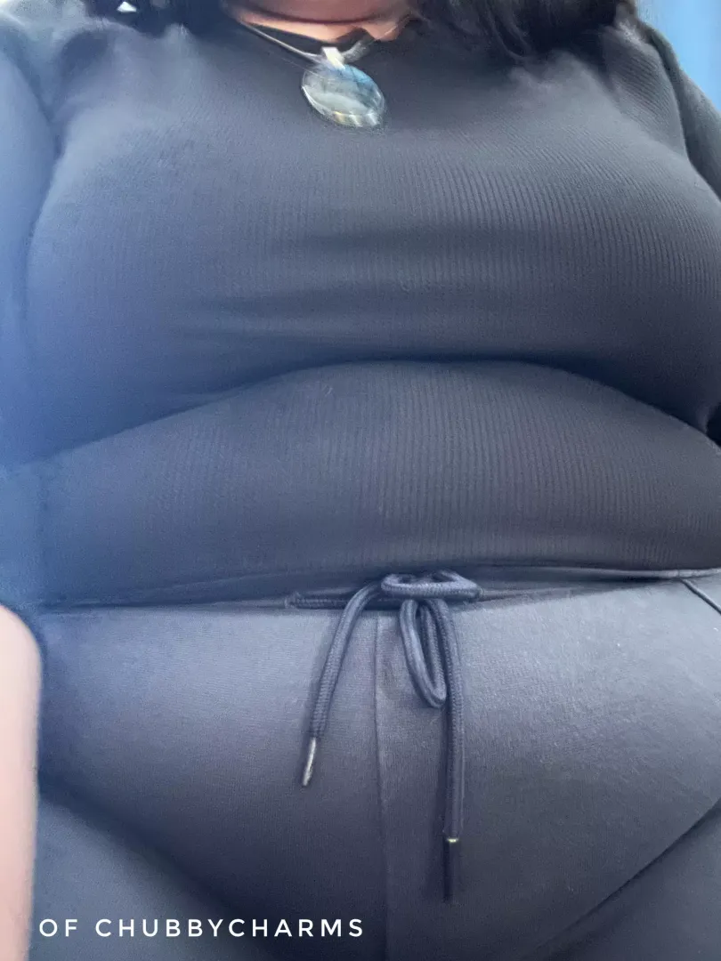 I love how fat I look from this angle, do you think I’m cute?