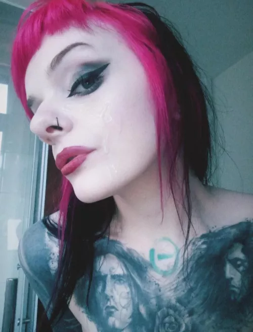 I love letting random redditors cum all over my face and ruin my make up (;
