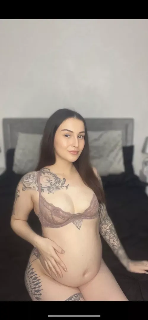 I love my changing body. What’s your favourite thing about me ? 3rd pregnancy.