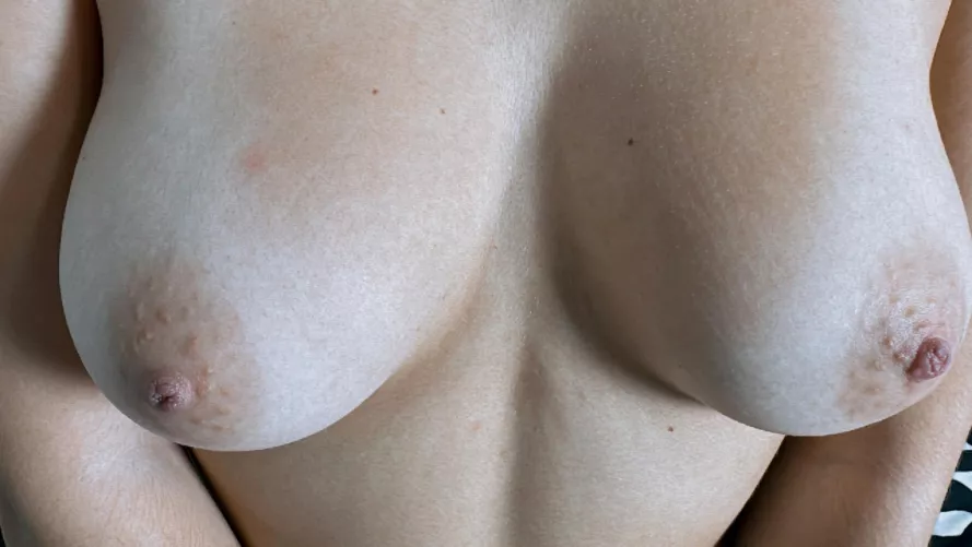 I love my chest like this, natural