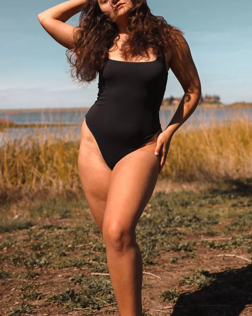 I love my curves 💜 [IMG]