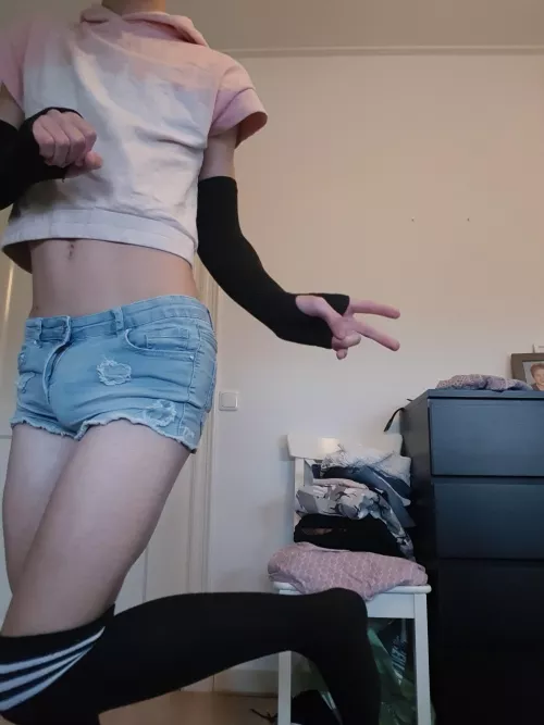 I love my cute outfits >-<