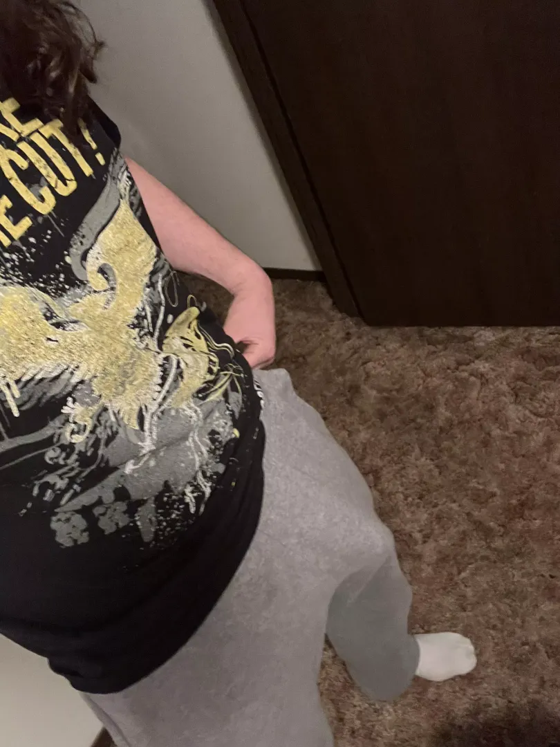 I love my gray sweats [35]