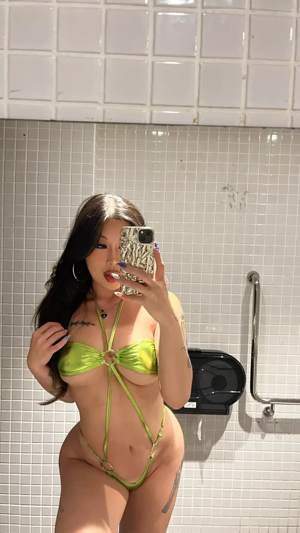 I love my little tummy [IMG]