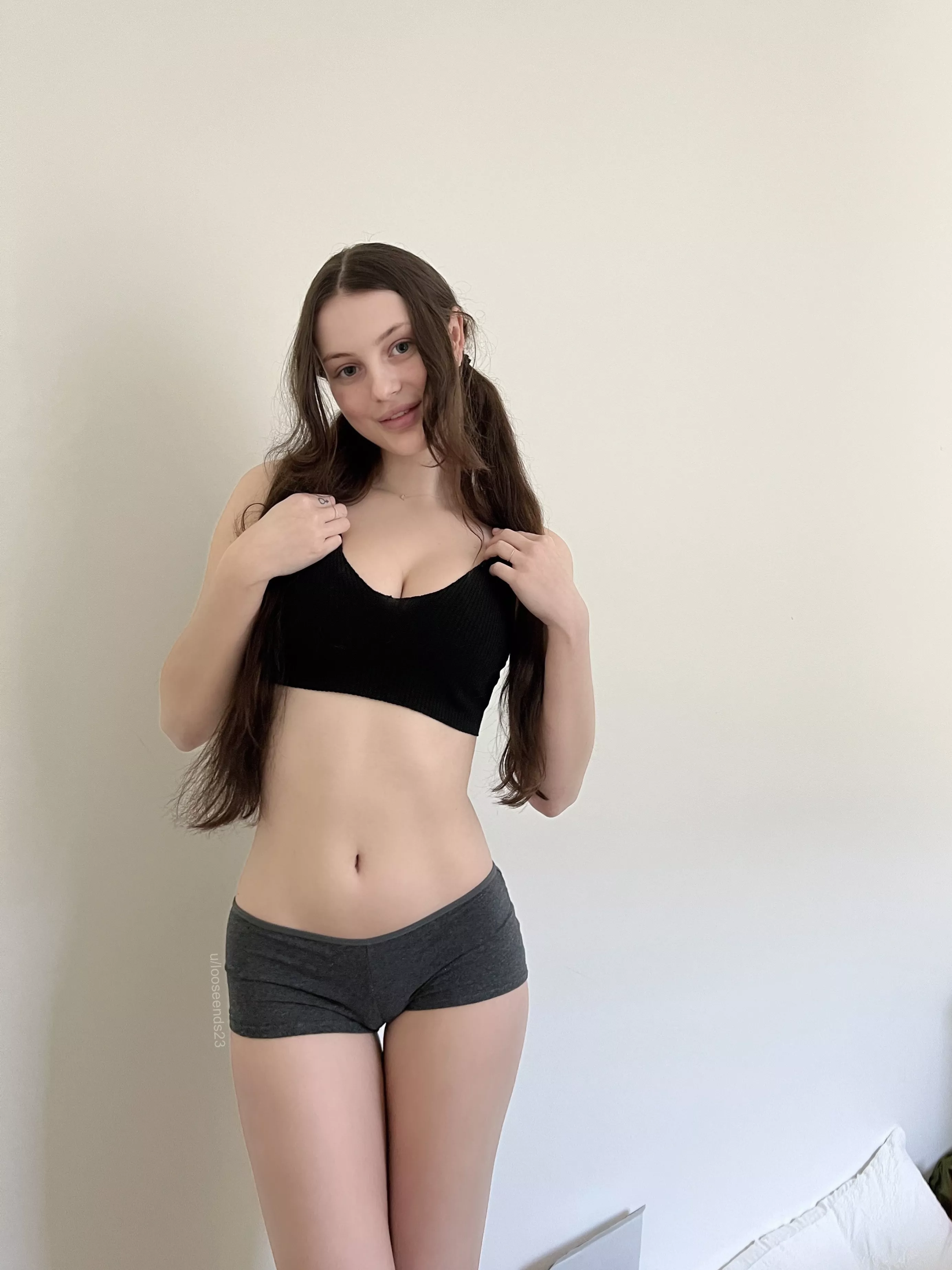 i love my tummy in this outfit [img]