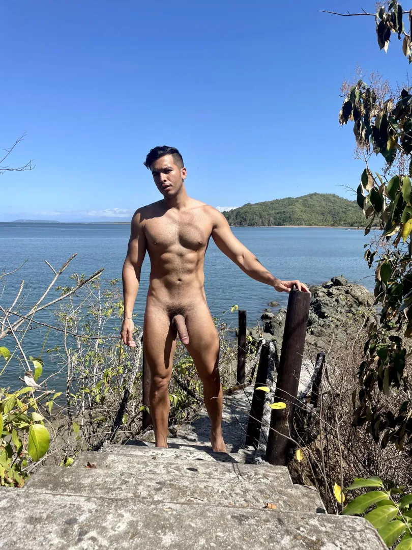 I love nudist beaches. do you like them? [25]