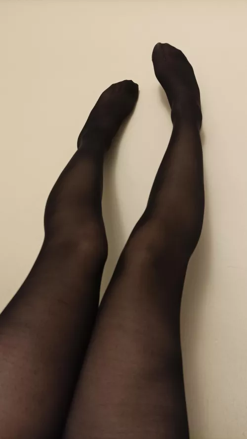 I love putting my legs in the wall🤭