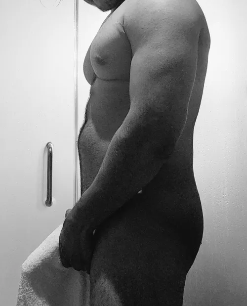 I love taking a shower in public , it makes me hard 😉