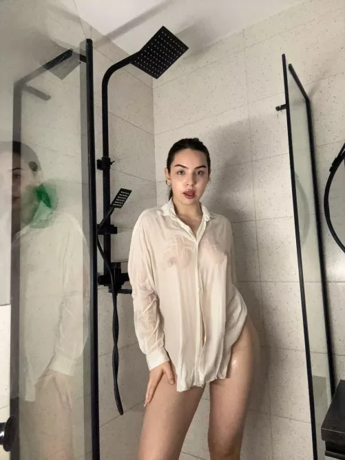 I love taking hot pics like this in the shower