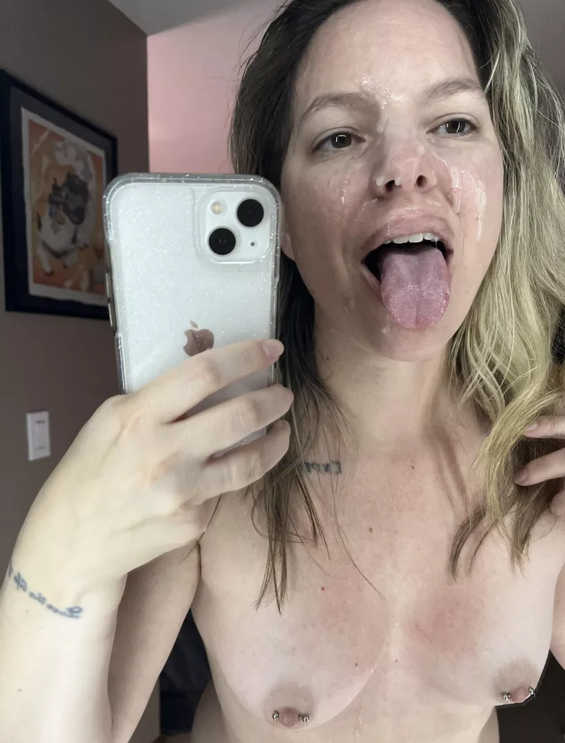 i love taking mirror selfies after facials hehe the cum is dripping down my body