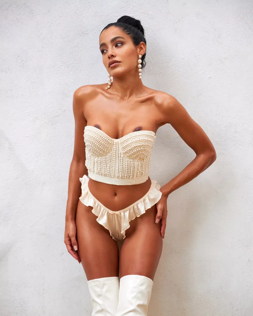 i love the contrast of white on my brown skin