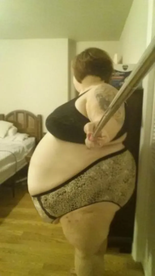 I love the way my round belly looks from the side <3