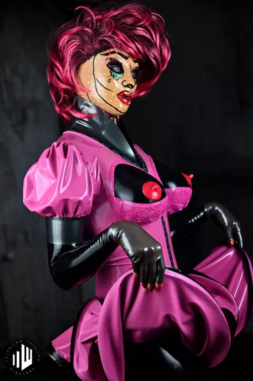 I love these kind of transformations in full rubber 🩷
