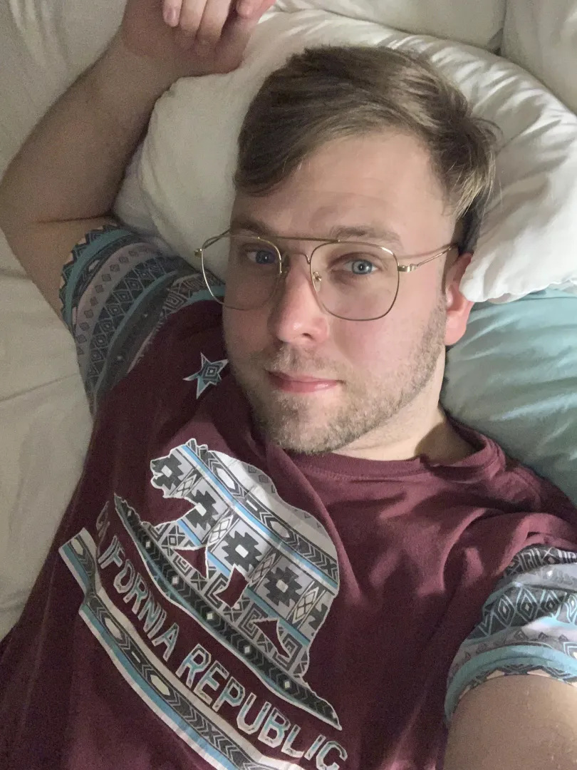 I love this shirt, such a good thrift store find! Hmu if you wanna get to know me.