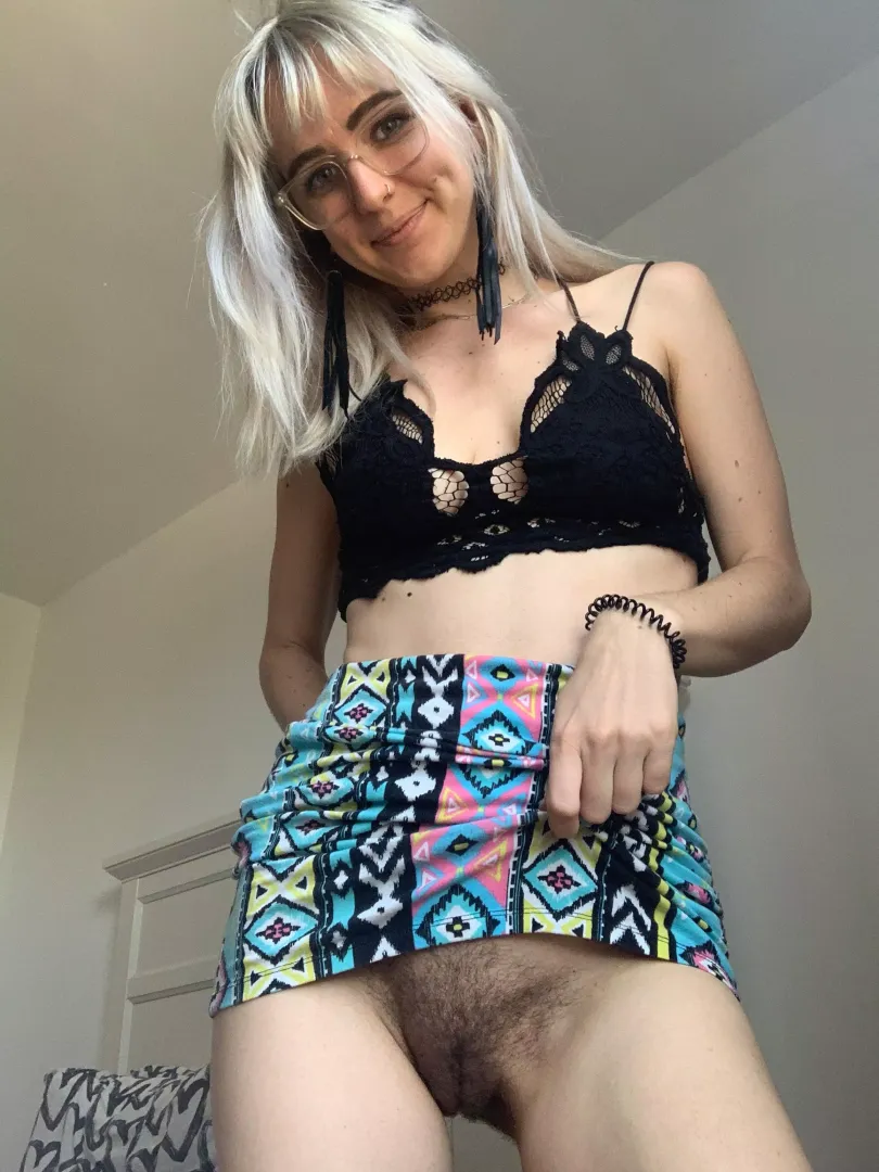 I love this thrift store skirt ✨
