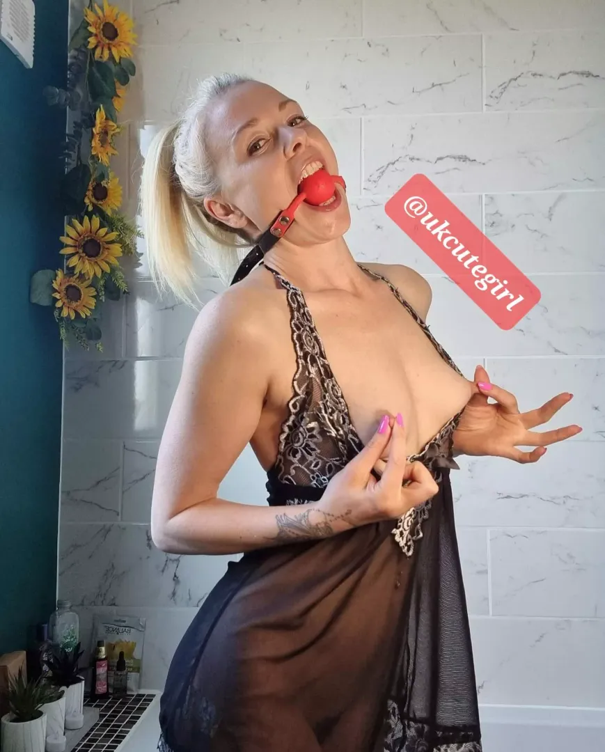 I love to be gagged and pinched hard on my titties 🤤✨