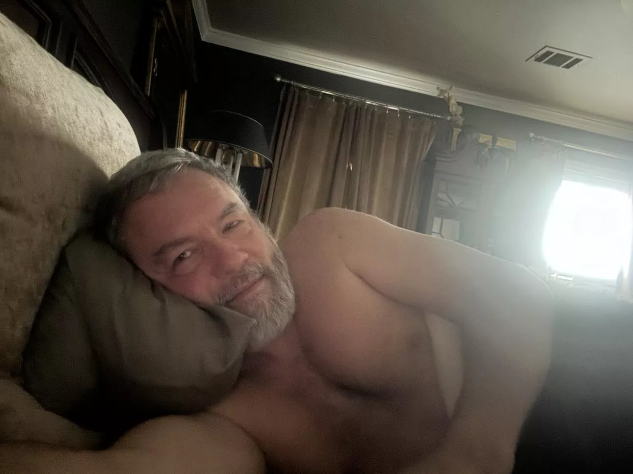 I Love to Cuddle and Stay In Bed All Day