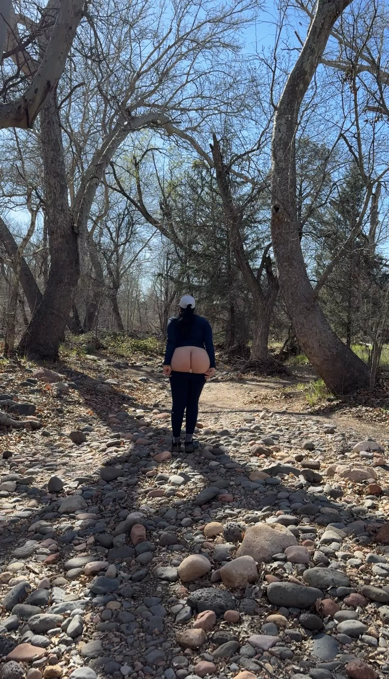 i love to pull down my pants everywhere