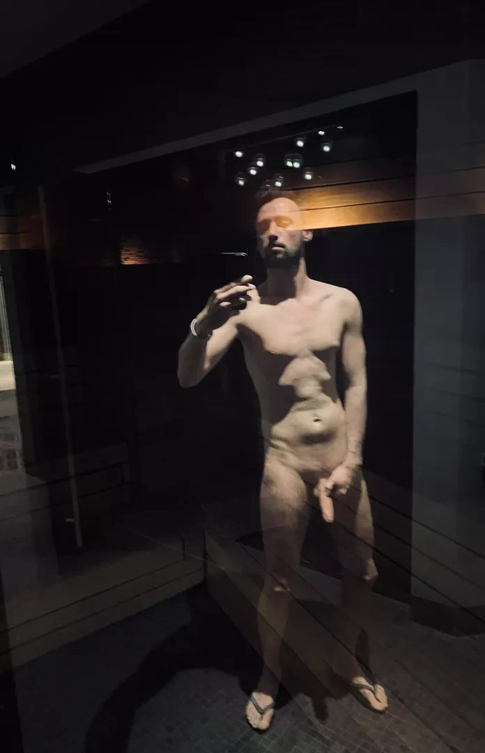 I love to show off in the public sauna 🍆😊