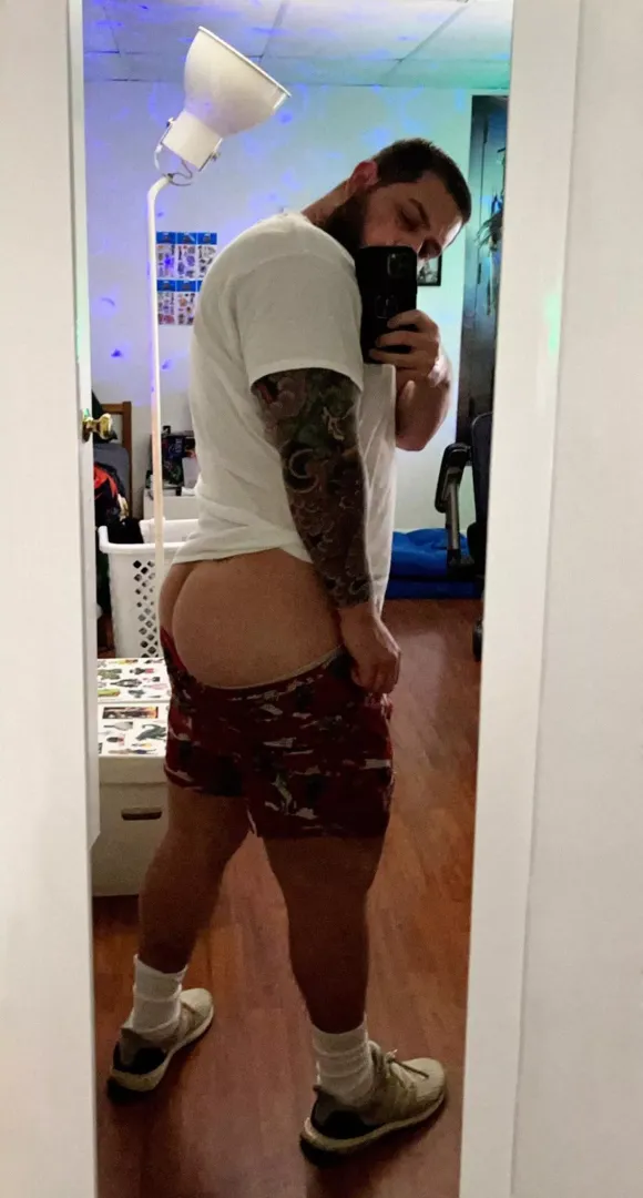 I love to squat.