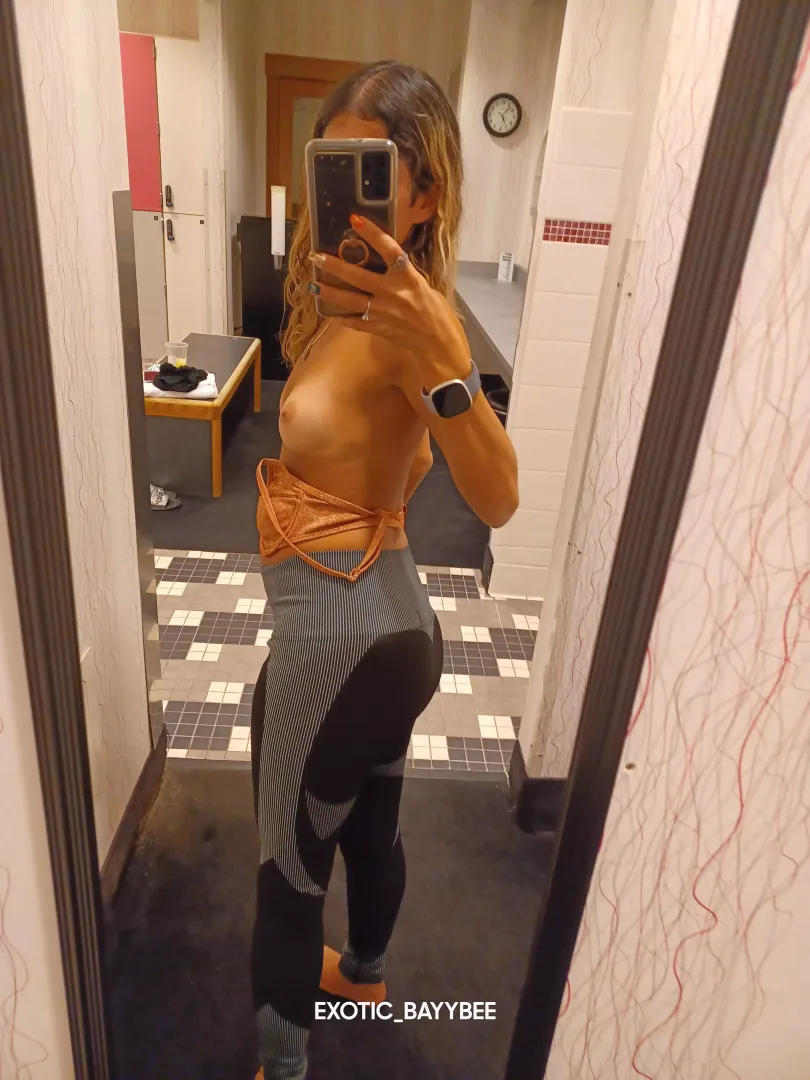 I love watching football in these comfy, sporty leggings
