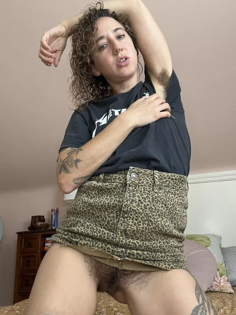 I love wearing short skirts ✌🏼