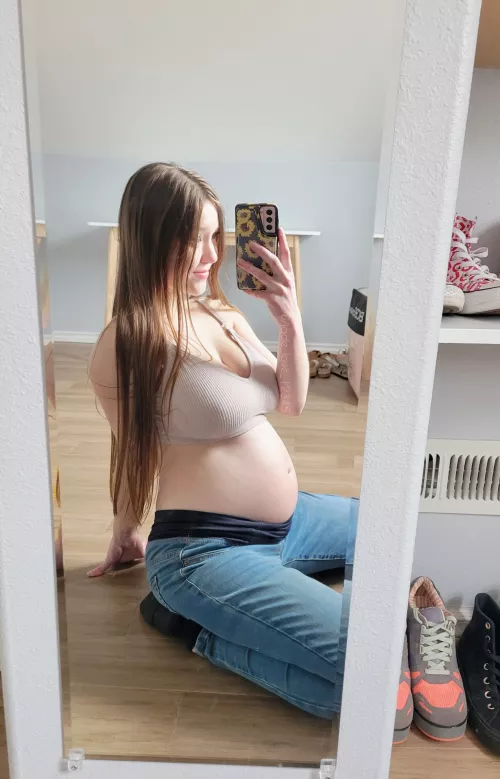 I love wearing things that show off my 26 week bump 🤰🏻