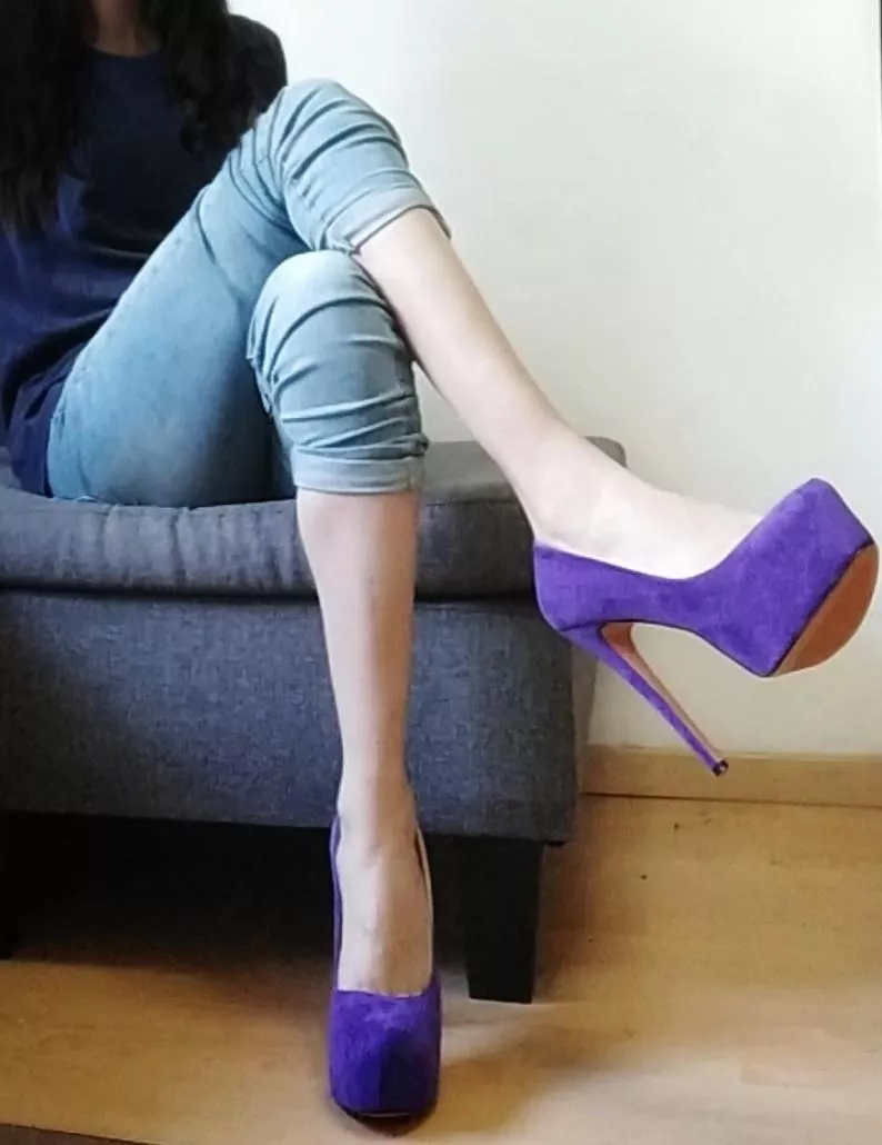 I love wearing this pair with skinny jeans (oc)