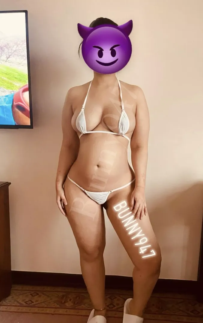 I love wearing tiny bikinis that barely cover my tits😈!  [F]