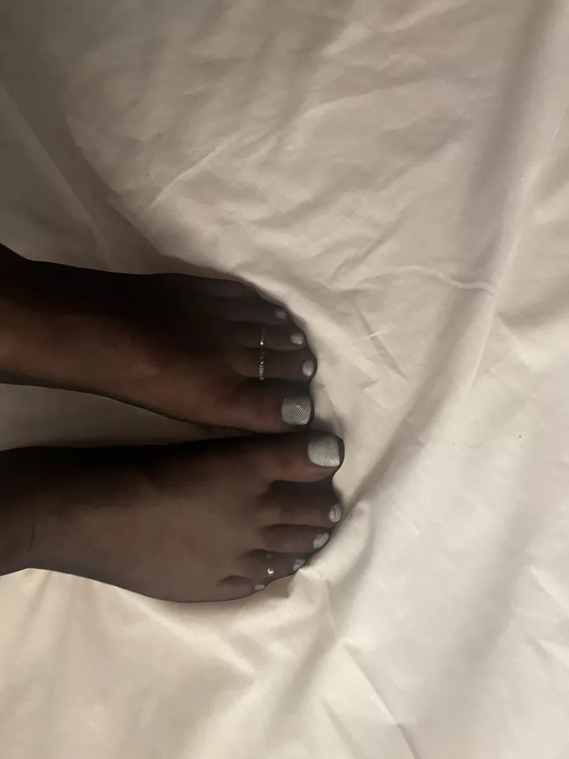 i love wearing toe rings