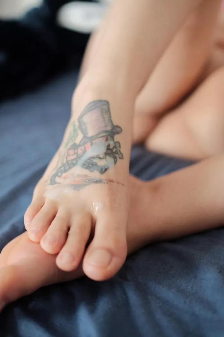 I love when my feet are worshipped.