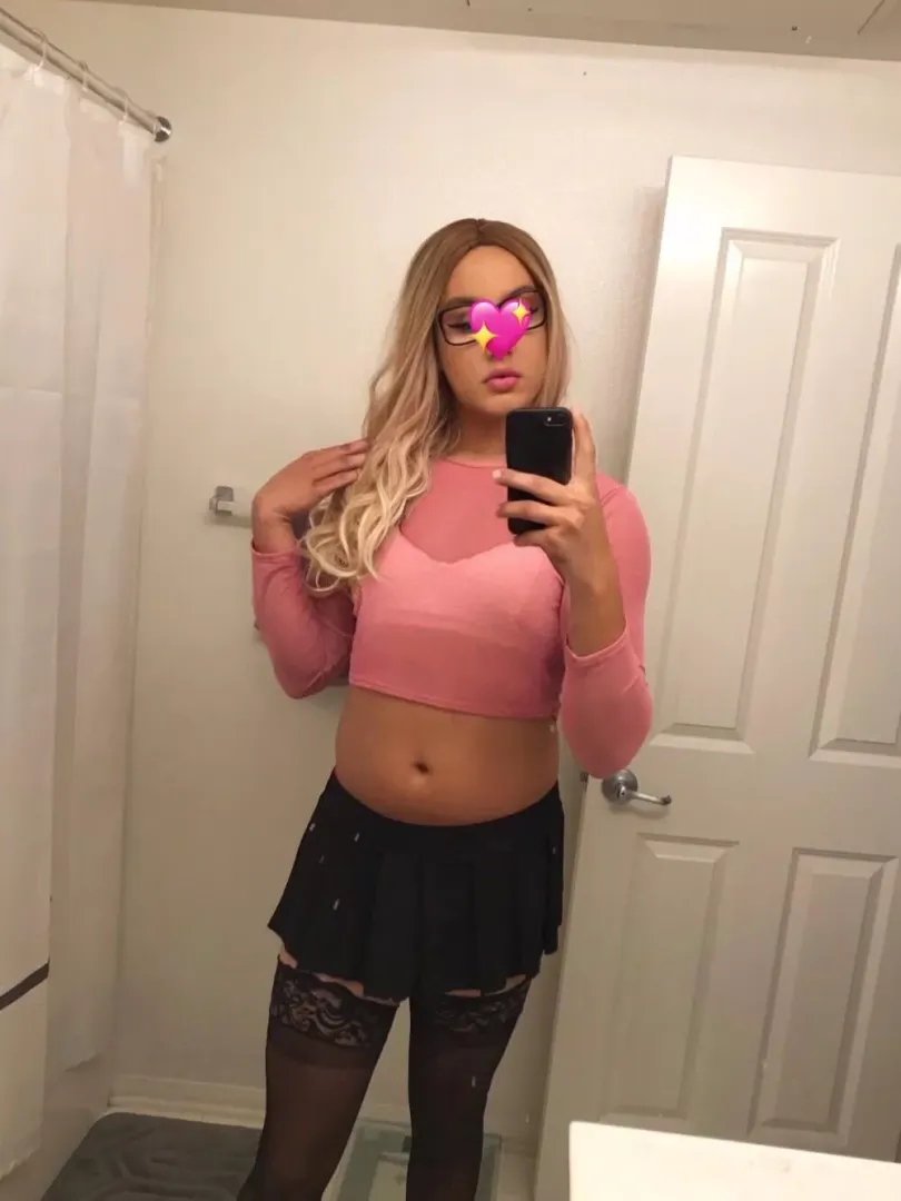 I love when you naughty boys get this bisexual princess off with your hot ladies. I know you fantasize about a sexy tgirl sidechick hehe 😇 kik Sasha.fantasissy