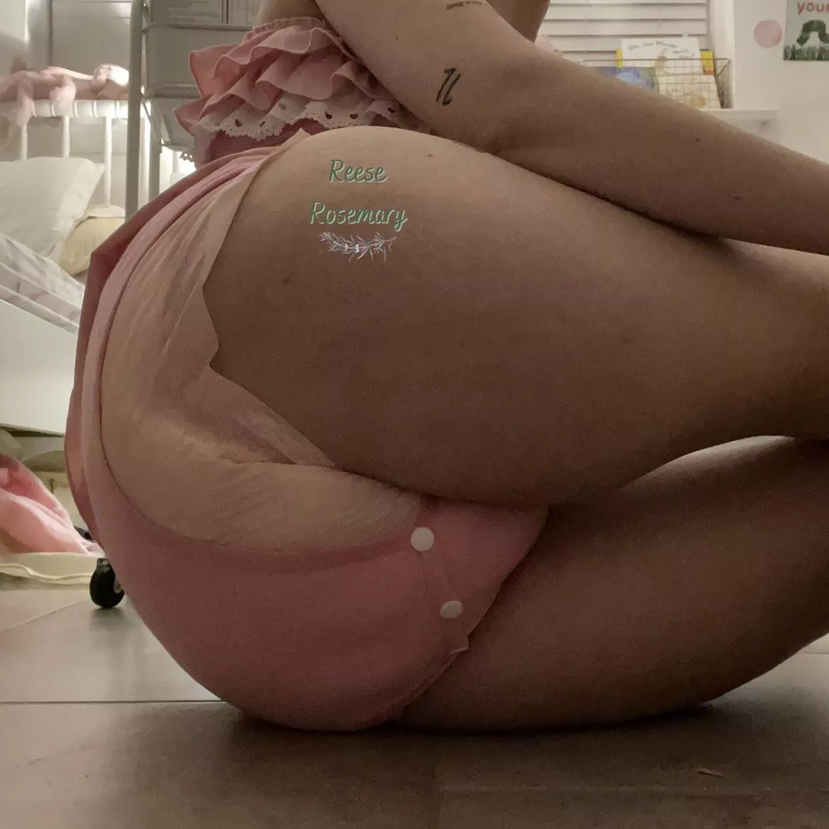 I luv this onesie it makes me feel so girly 🥰 especially with a pink diaper 💞